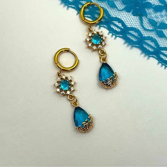 Turquoise Glass and Rhinestone Dangle Earrings - Picture 1 of 2